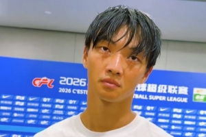 首球告捷！杨明洋表示遗憾未得三分，教练强调加强前插