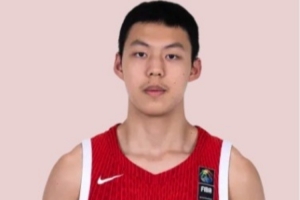 姚嘉泽年纪尚幼，在球队的表现内容较为简单，缺乏经验